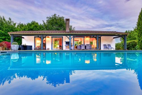 Lanzac Villa | Oceanfront Bliss at Villa 'La Crabichonnière' - 4 Stars