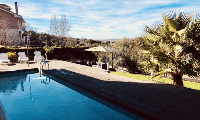Valdeaveruelo House | Inviting Villa La Duquesa: Pet-Friendly with Private Pool