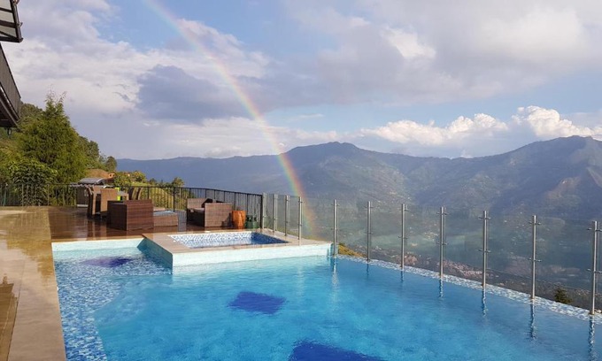 Copacabana Villa | Villa La Esmeralda: Family-Friendly Escape with Pool & Hot Tub