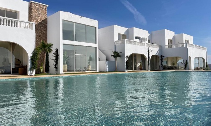 Ayir House | Discover Villa la Falaise: Family-Friendly with Pool Access