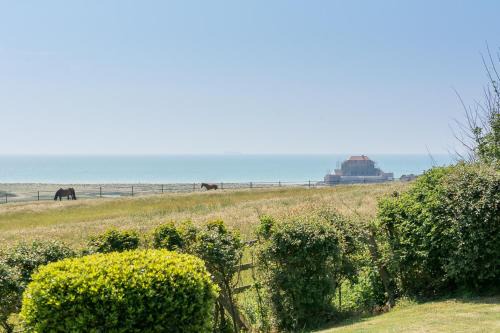 Ambleteuse Villa | Discover Villa La Fort Belle Vue: Family-Friendly Retreat