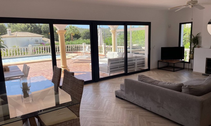 Urbanizacion La Mandarina Villa | Villa 'La Gavina': Inviting Retreat with Pool and Mountain View