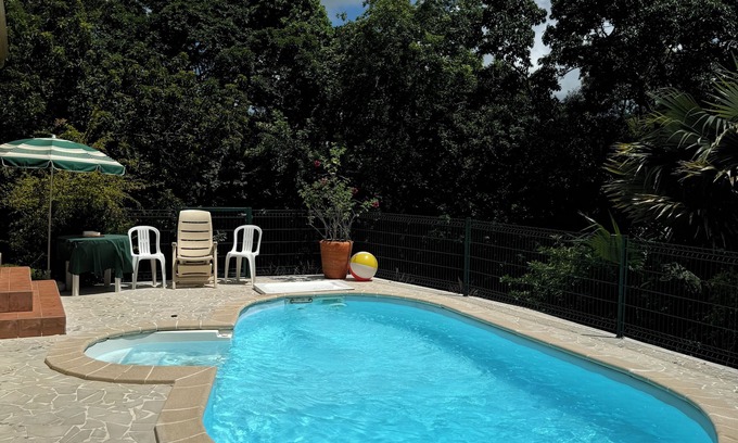 L'Autre-Bord Villa | Relax in Villa LA Bastida: Tranquil Provençal Retreat