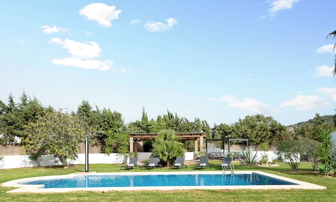 San Ambrosio House | Villa la Luna: Relax by the Pool with Garden Views & Wi-Fi