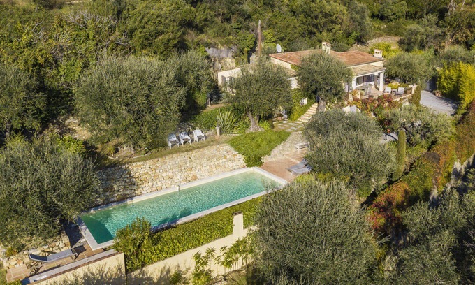 Chateauneuf-Grasse Villa | Villa La Lavande: Heated Pool & Breathtaking Sea Views