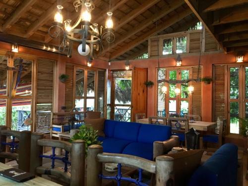 La Vega Villa | Explore Villa La Loma: Pool, Hot Tub & Family-Friendly Fun