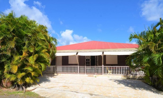 Le Lamentin Villa | Explore Villa La Mérédith: Family-Friendly with Hot Tub