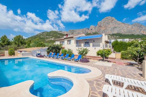 Polop Villa | Pet-Friendly Gran Villa La Marina with Oceanfront Pool Access