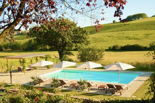 Costigliole d'Asti Villa | Villa La Mura - Poolside Retreat by the Scenic Vineyard