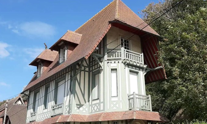 Trouville-sur-Mer Villa | Experience Villa La Petite Normandy with Oceanfront Views