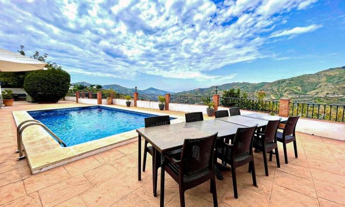 Canillas de Albaida Villa | Villa La Posada: Family-Friendly Retreat with Pool & Hot Tub
