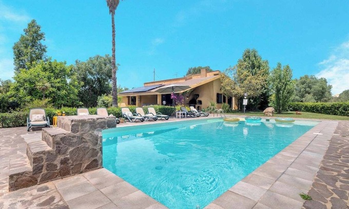 Alghero Villa | Relax at Villa La Primera: Private Pool Near the Sea
