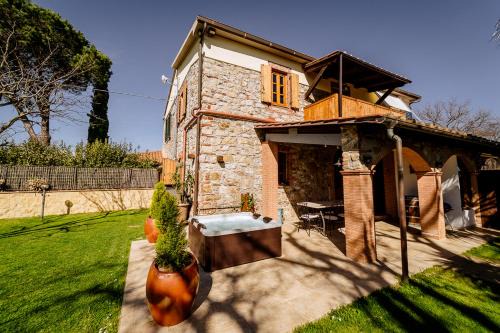 Gavorrano Apartment | Relax at Villa La Quercia: 4-Star Family-Friendly Retreat