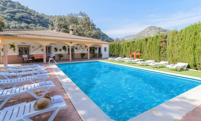 Priego de Cordoba House | Relax at Villa la Quinta Priego de Córdoba with Private Pool