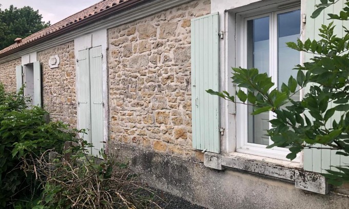 Saint-Michel-en-l'Herm House | Child-Friendly Villa - La Remise with Exceptional Reviews