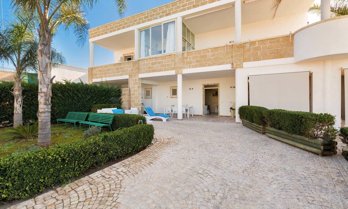 La Strea House | Seaside Retreat at Villa La Strea with Oceanfront Views