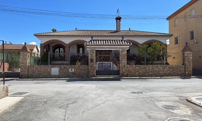 Zujar House | Cozy Villa La Torre: Family & Pet-Friendly Retreat