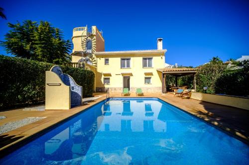 Balcon del Mar Villa | Oceanfront Villa La Torre Javea: Pet-Friendly Retreat