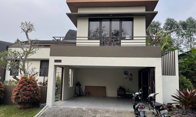 Ciawi Villa | Discover Villa La Vimala: Family-Friendly Retreat in Bogor