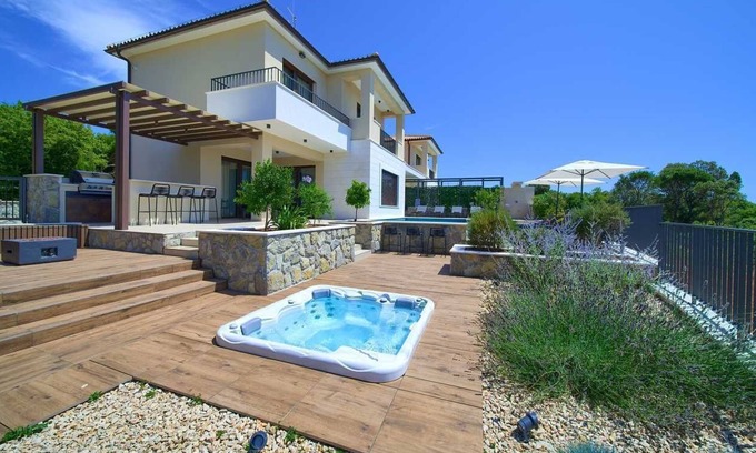 Pinezici Villa | Villa LADY: Heated Pool, Jacuzzi & Spa for Memorable Stays