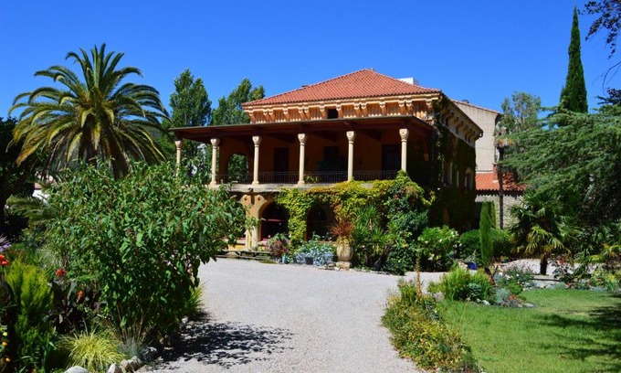 Prades Bed & Breakfast | Villa Lafabregue: Oceanfront Escape with Pool & 9.3 Rating