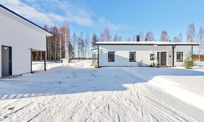 Rovaniemi House | Experience Villa Lapinranta: Lake View & Spa Retreat