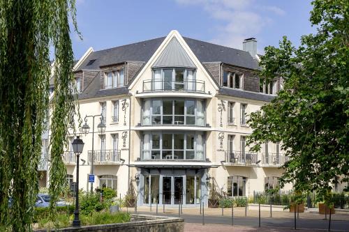 Bayeux Hotel | Villa Lara Hotel: 5-Star Elegance with Pet-Friendly Charm