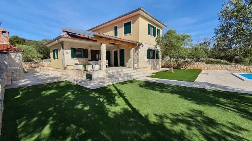 Verunic Villa | Villa Lara: Oceanfront Retreat with Pool and Perfect Ratings