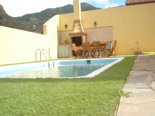 Buenavista del Norte House | Discover Villa Las Salineras: Oceanfront Haven with Pool