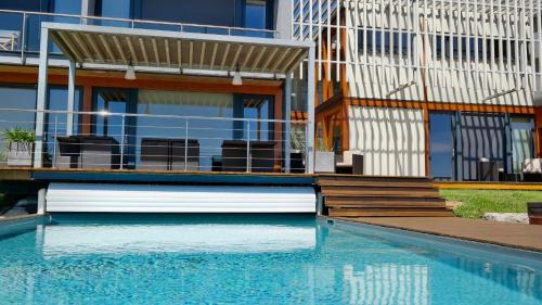 La Chapelle-Aubareil House | Villa Lascaux: Oceanfront Stay with Pool & Hot Tub