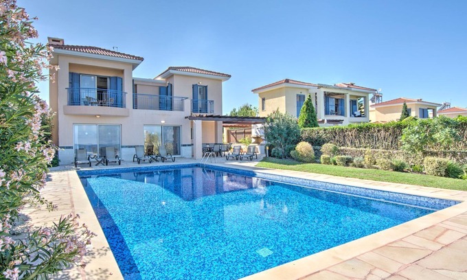 Latchi Cottage | Villa Latchi Beach View - a villa that sleeps 6 guests in 3 bedrooms