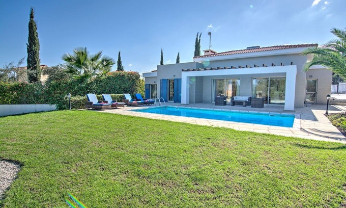 Latchi Cottage | Villa Latchi Marina Bungalow: Oceanfront Bliss for 6