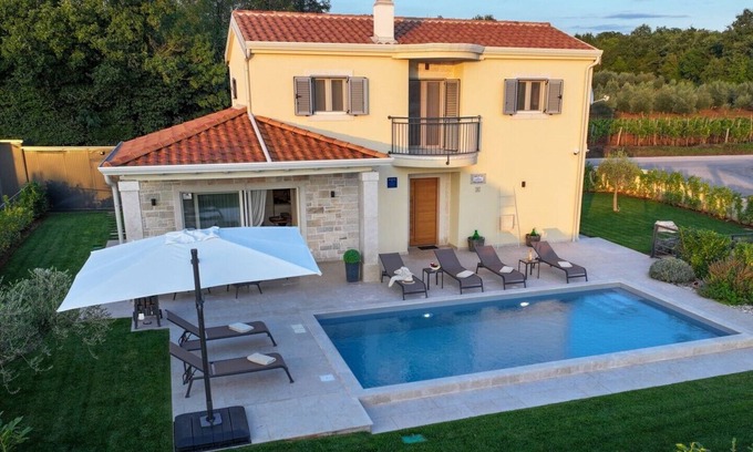 Tinjan Villa | Villa Lavanda Muntrilj: Perfect Getaway with Pool & Breakfast