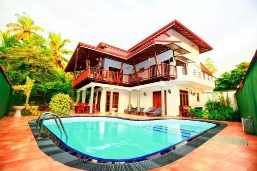 Hettimulla House | Relaxing Retreat at Villa Layoshi with Pool & Hot Tub