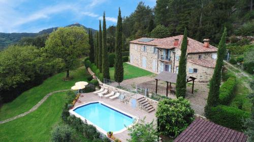 Montecastelli Villa | Villa le Capanne: 4-Star Gem with Pool & Family-Friendly Perks