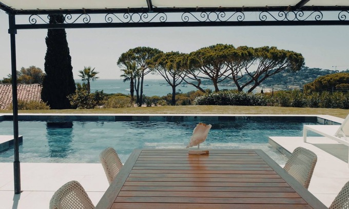 La Nartelle Villa | Villa 'Le Gabian': Oceanfront Retreat with Modern Amenities