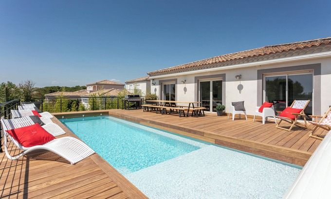 Beziers Villa | Relaxing Villa "Le Golf St Thomas" with Pool & Private Terraces