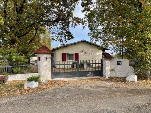Pern House | Discover Villa Le Paradis: Family-Friendly Retreat with Pool