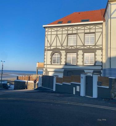 Wimereux Villa | Villa le Relais: Oceanfront Retreat with Jacuzzi & Spa