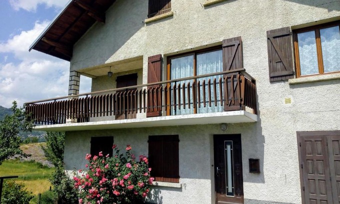 Villar-Saint-Pancrace Villa | Family-Friendly Stay at Villa Le Rocher with Great Reviews