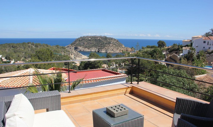 Mar Azul Villa | Villa "Le Verger": 4 Min to Beach, Ocean View & Pool