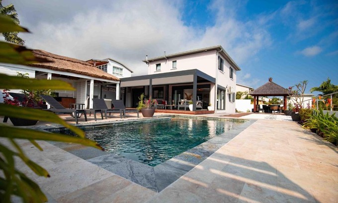 Montvert-les Bas Villa | Villa Lebon'Heur: 4-Star Stay with Oceanfront Bliss