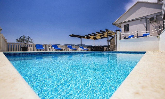 Donji Prolozac Villa | Villa Leko Imotski: Poolside Retreat Near Makarska