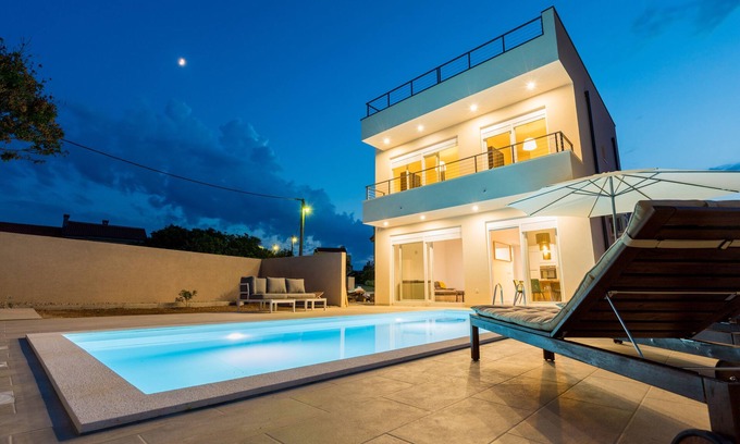 Novigrad Villa | Villa Lele: Breathtaking Pool, Sea & Mountain Views