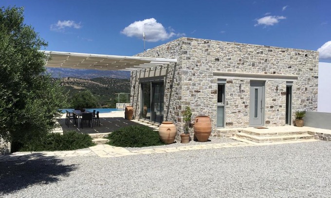 Kamilari Villa | Villa Lemoni: 4-Star Gem with Pool & Family-Friendly Perks