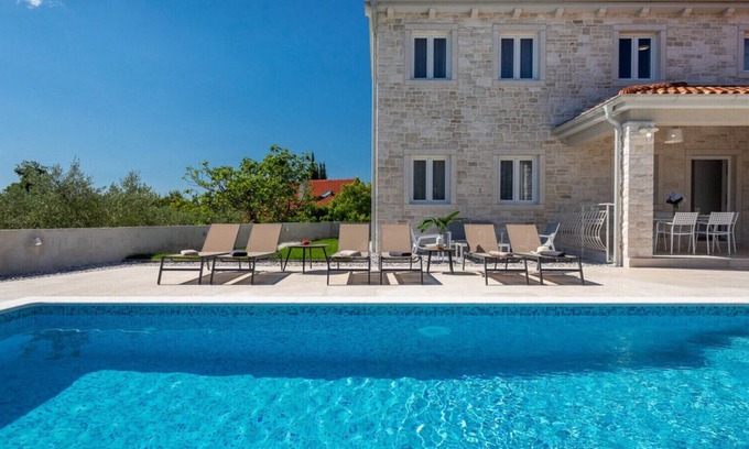 Fiorini Villa | Villa Leon for 8 people with private pool & pet friendly near Novigrad