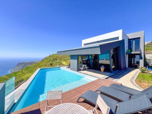 Faja da Ovelha Villa | Villa Leonor Cliffside Retreat - Guest Rated 9.8 with Pool