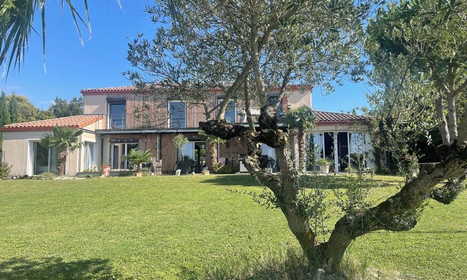 Trebons-sur-la-Grasse Villa | Villa Lerici: Spacious Retreat with Private Pool & Lake Views