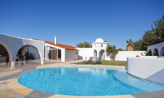Raissac-d'Aude Villa | Experience Villa Les Arches: Family-Friendly Getaway with Pool