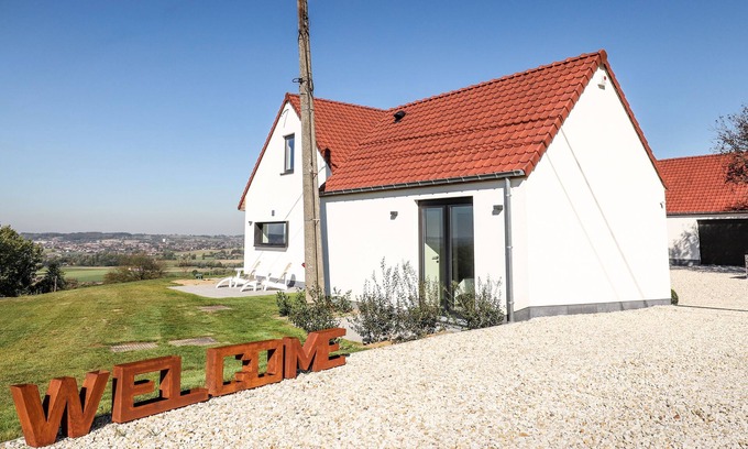 Frasnes-Lez-Anvaing Villa | Villa Les Hauts: Panoramic Views with Hot Tub & Spa